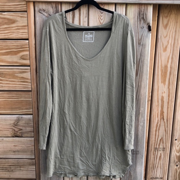 Island Company Tops - Like new! - ISLAND COMPANY Vintage Island Long Sleeve Tunic Length Tee
